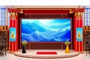 校门口红绿灯下等待过街的人群